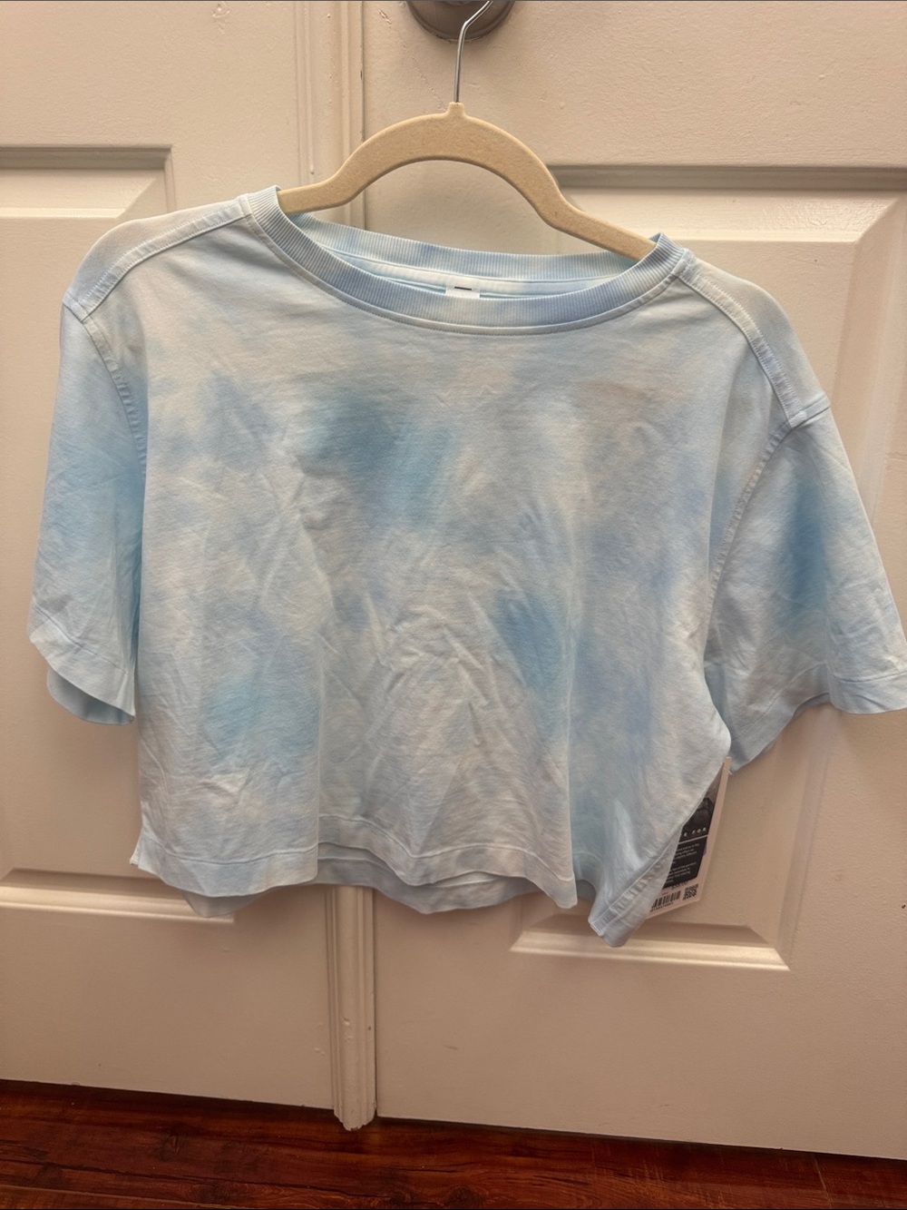 lululemon athletica Light Blue Tie-Dye Crop Tee NWT Size M